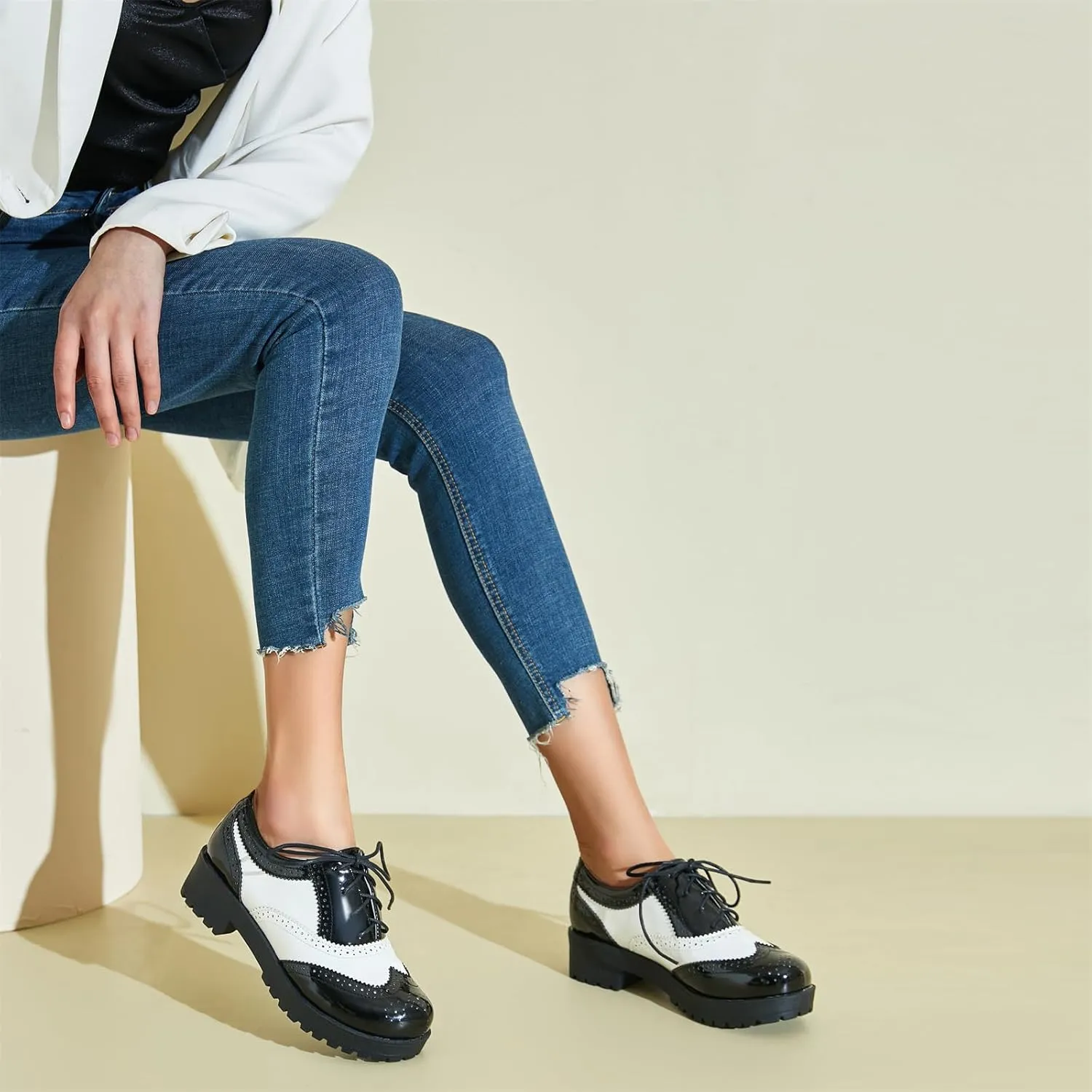 Elbslutt Women's Patent Leather Wingtip Oxfords Low Mid Heels Vintage Shoes Lace Up Pumps Retro Brogues Shoes