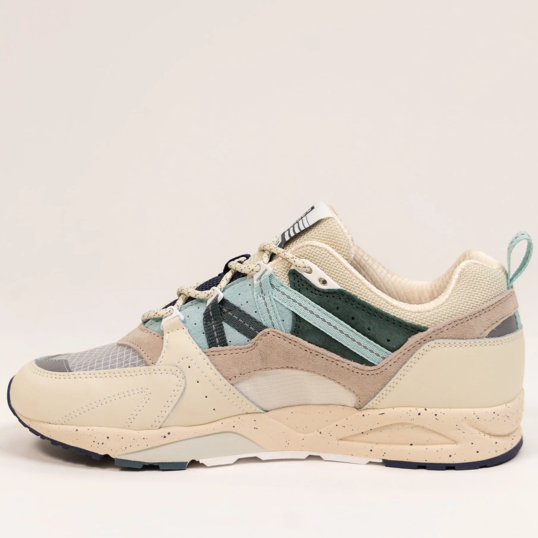 Karhu Fusion 2.0 - Lily White/Surf Spray