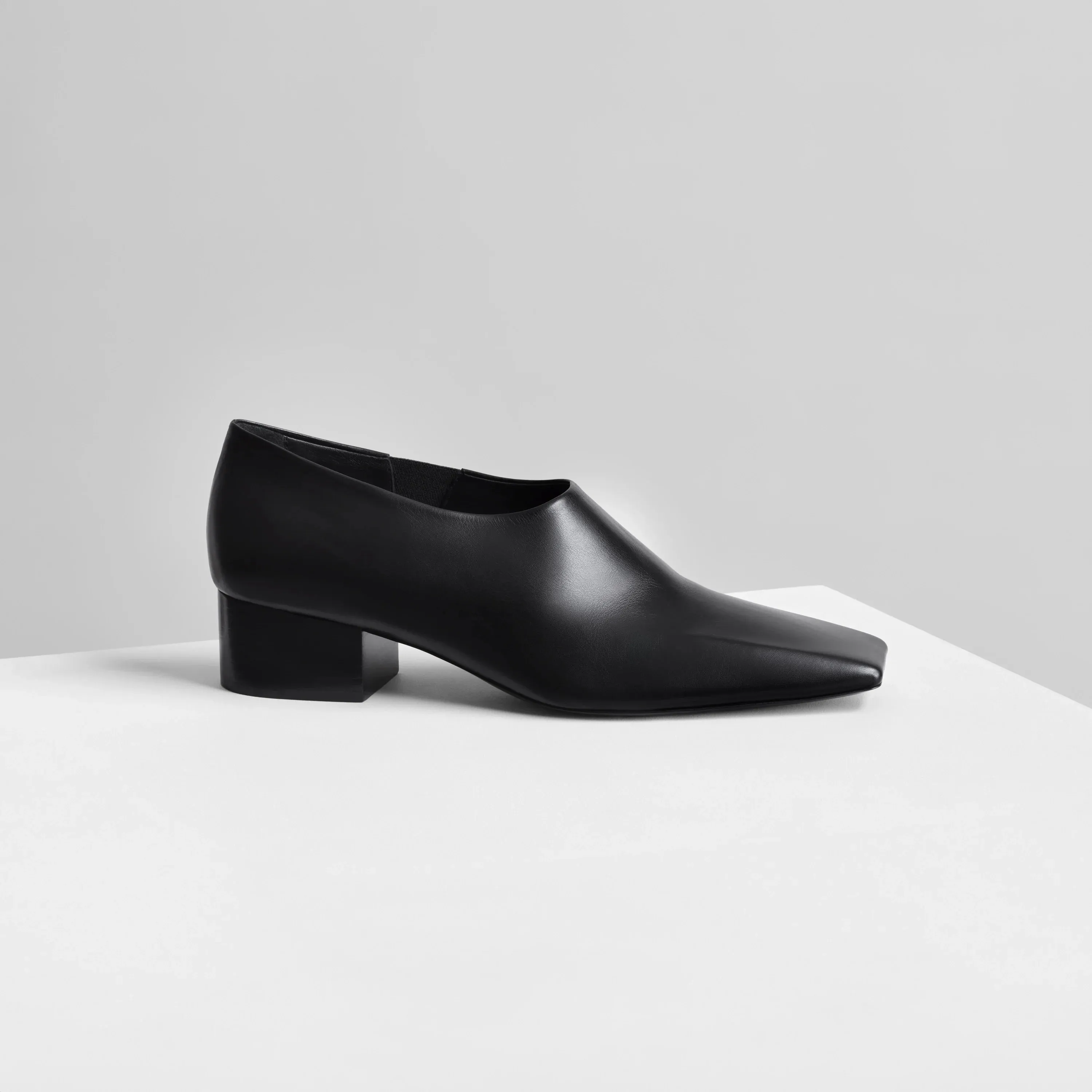 SQUARE EDGE TOE SLIP ON | black leather