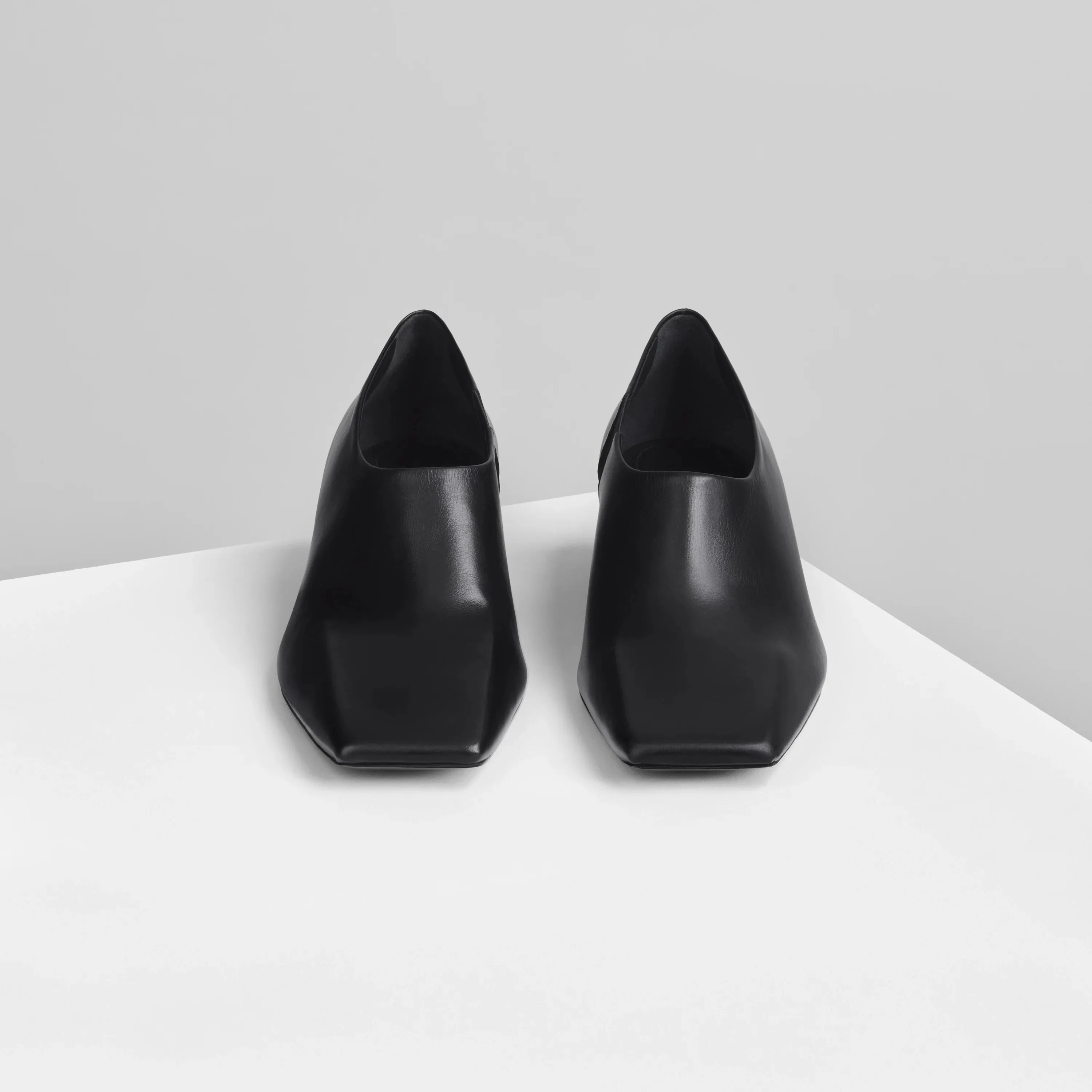 SQUARE EDGE TOE SLIP ON | black leather